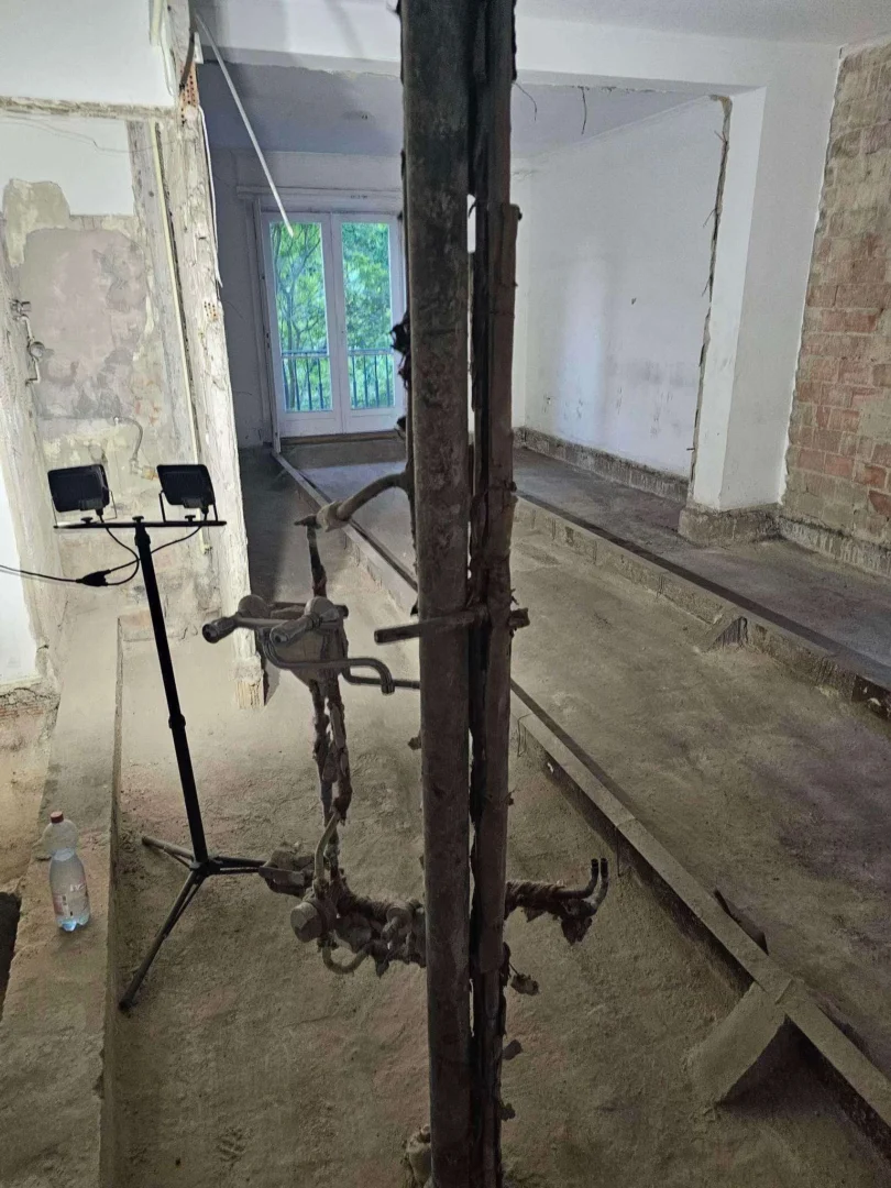 Betonpadló vágása és bontása belső térben, ProCut kivitelezés, Budapest belvárosi lakásfelújítás során